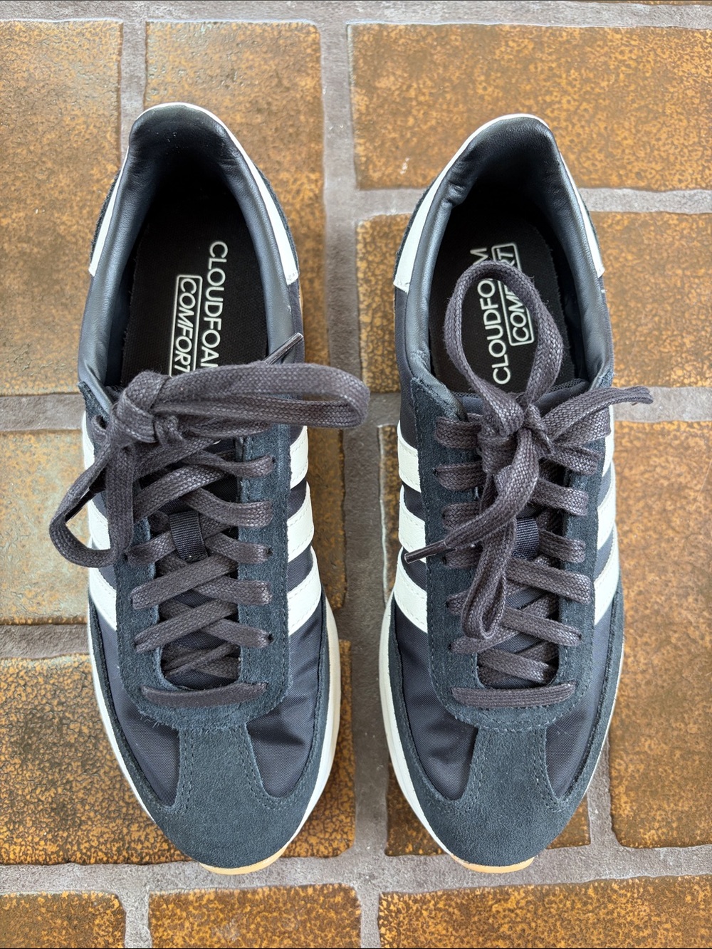 Adidas Black & White Run 70s 2.0 Sneakers - Picture 5 of 12